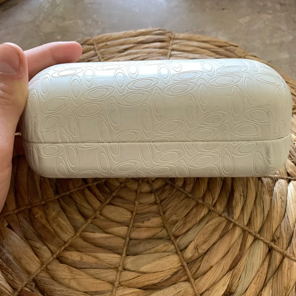 Oakley White Hard‎ Shell Sunglasses Case Embossed Logo Clamshell Protective Case